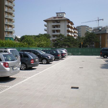 Hotel Gloria Lignano Sabbiadoro Esterno foto