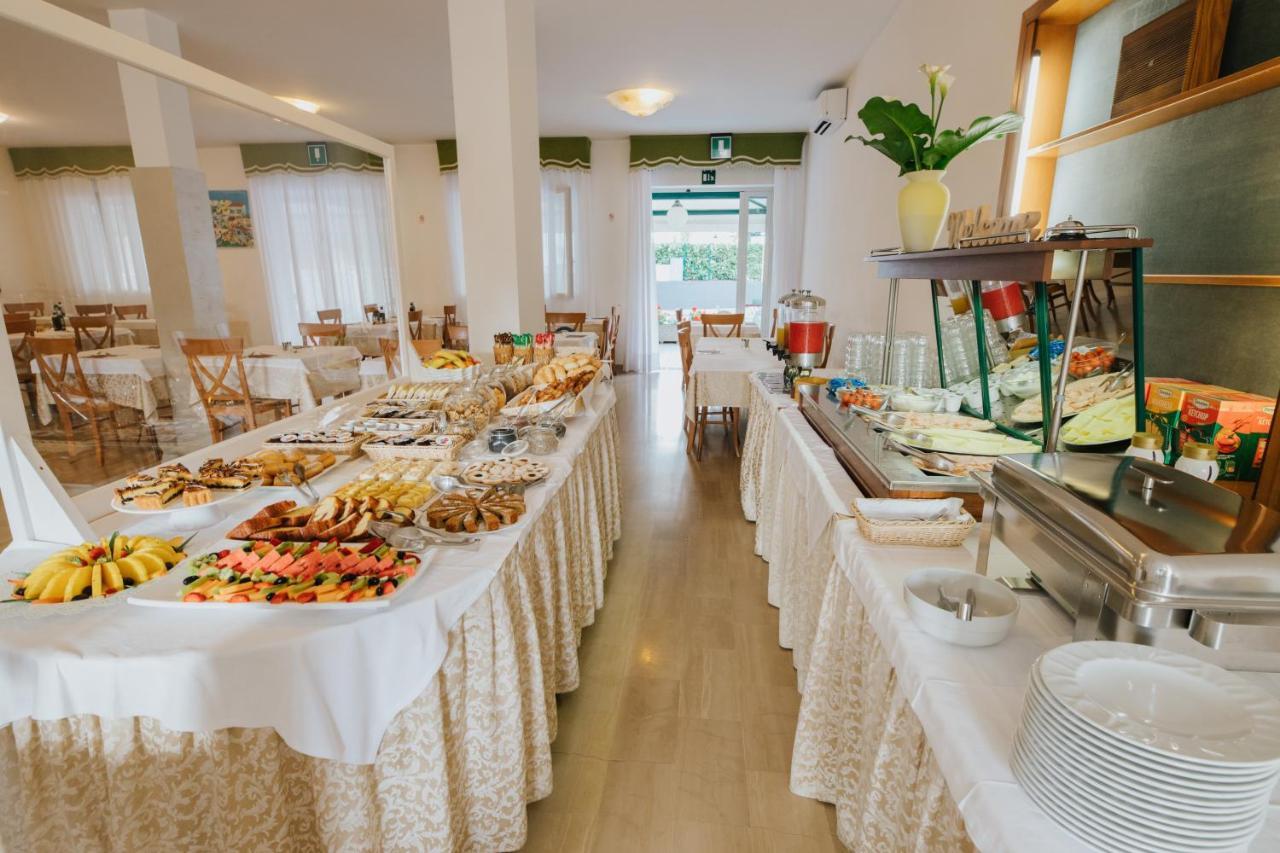 Hotel Gloria Lignano Sabbiadoro Esterno foto