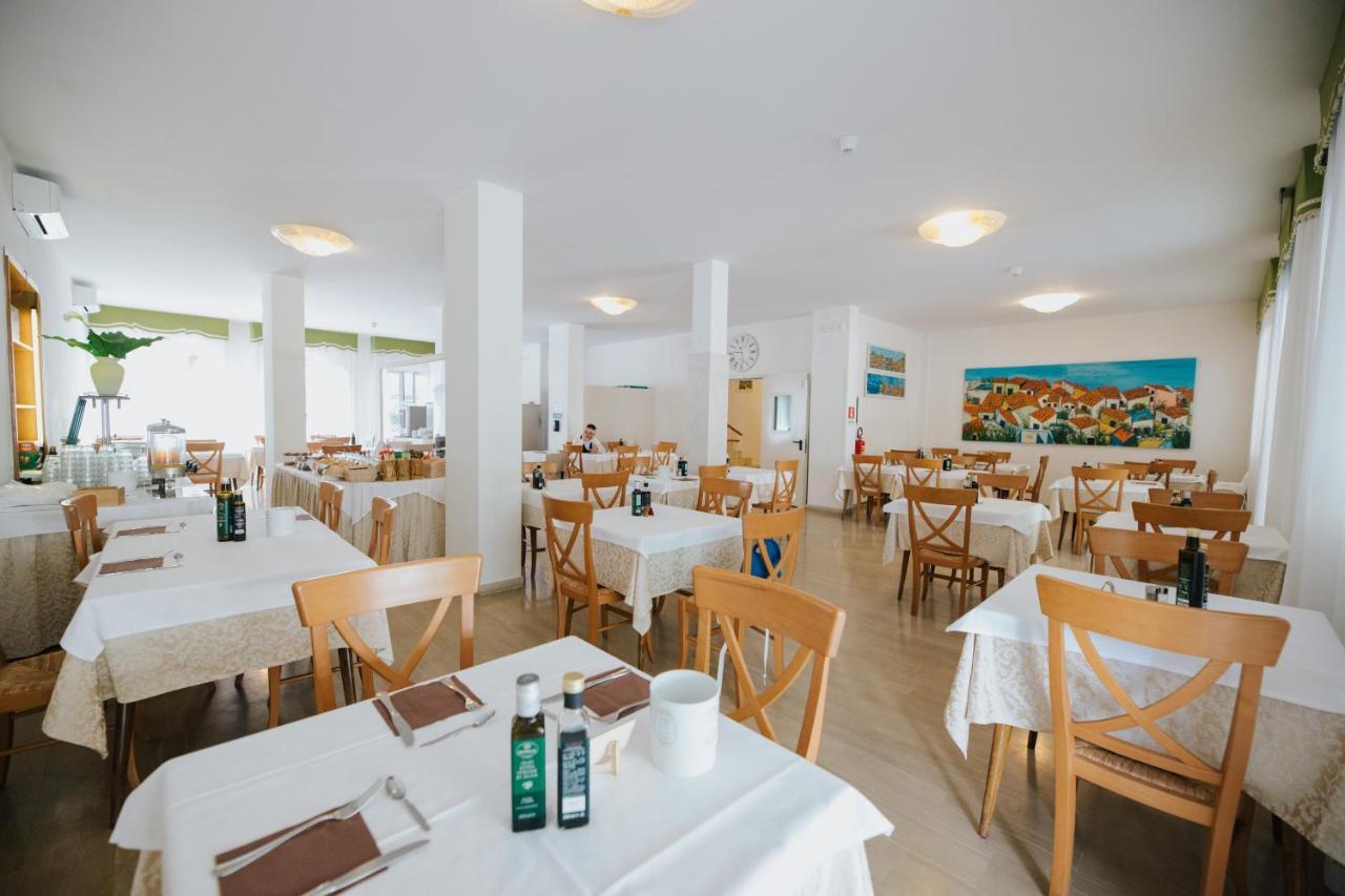 Hotel Gloria Lignano Sabbiadoro Esterno foto