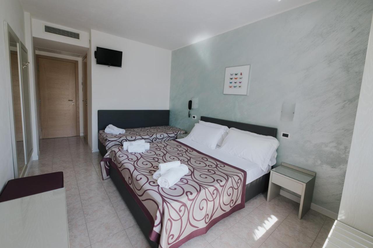 Hotel Gloria Lignano Sabbiadoro Esterno foto