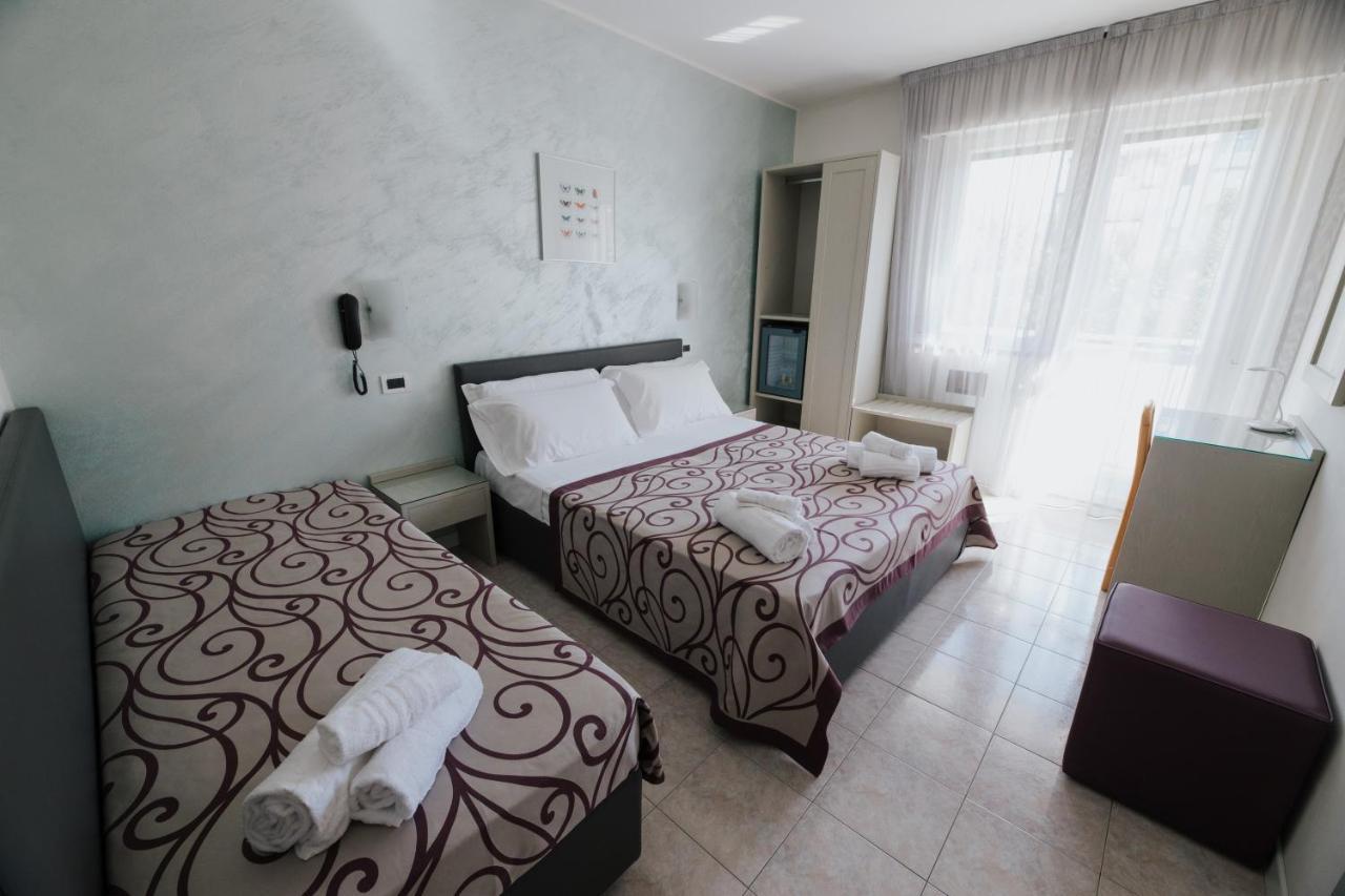 Hotel Gloria Lignano Sabbiadoro Esterno foto