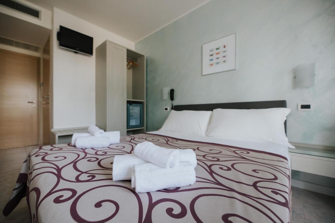 Hotel Gloria Lignano Sabbiadoro Esterno foto