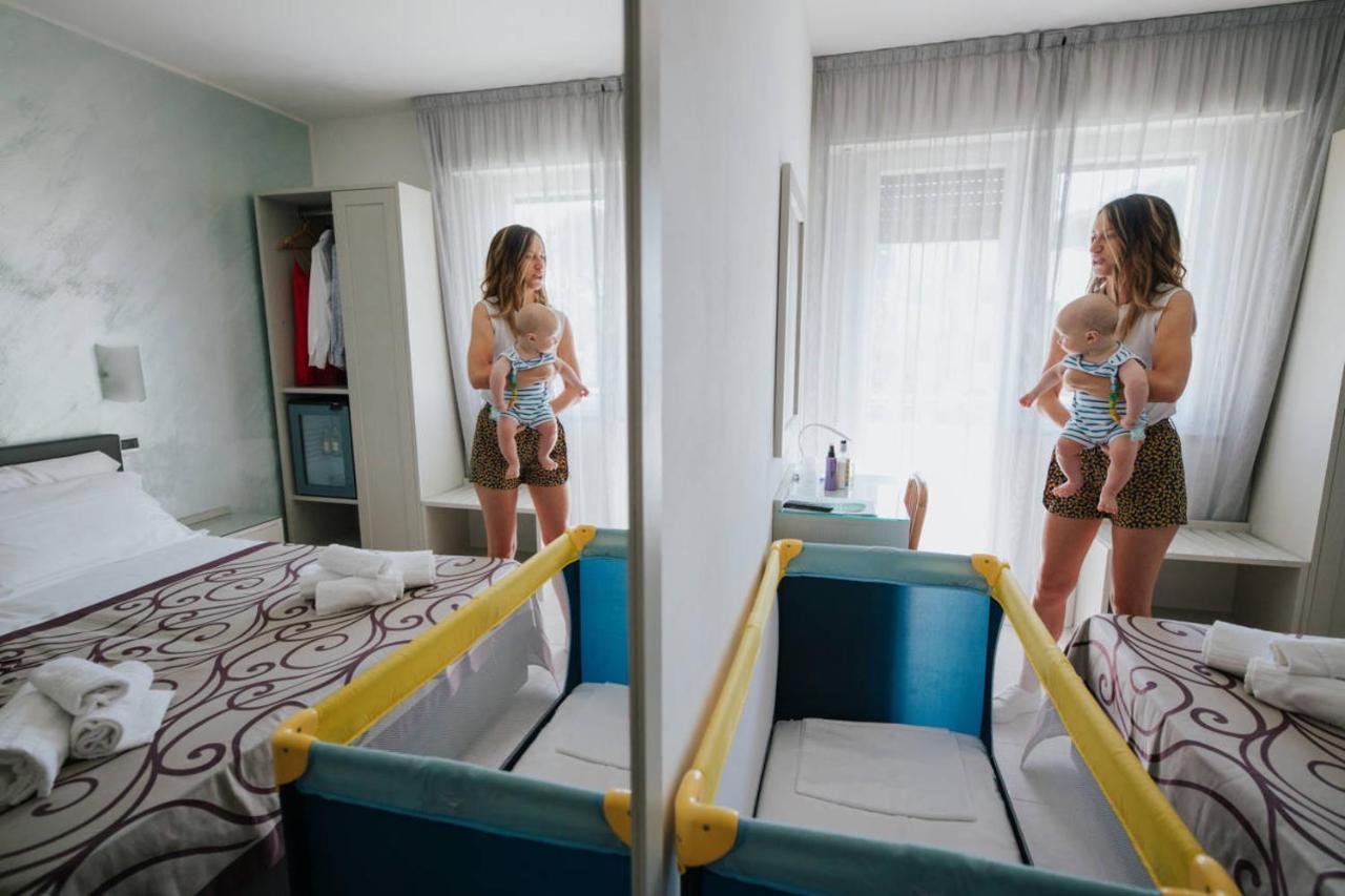 Hotel Gloria Lignano Sabbiadoro Esterno foto