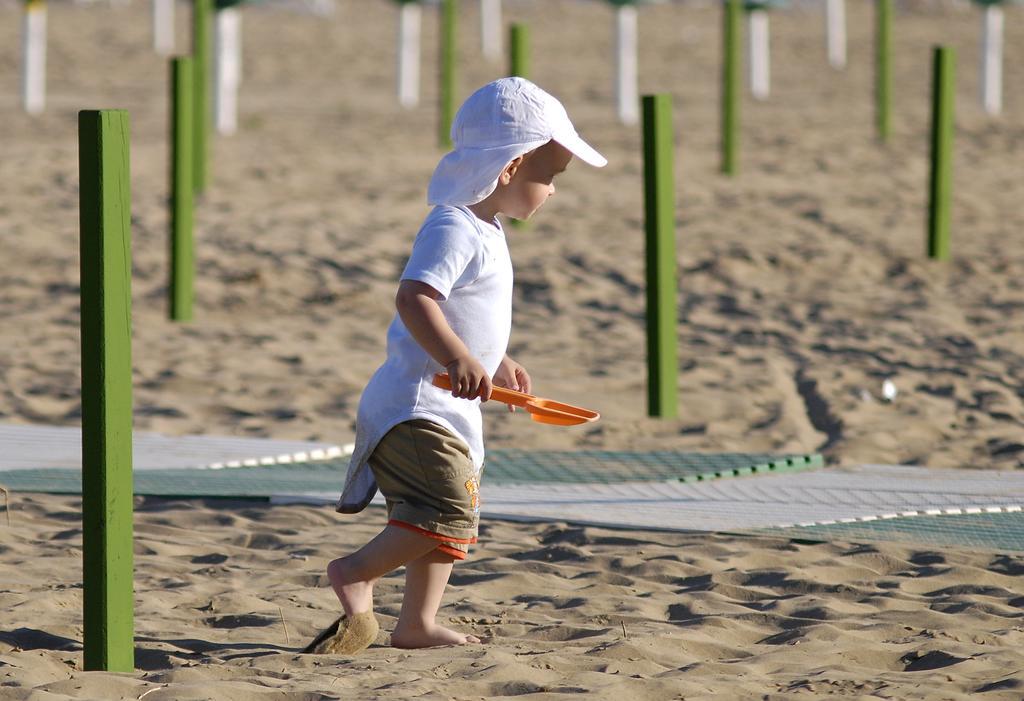 Hotel Gloria Lignano Sabbiadoro Esterno foto