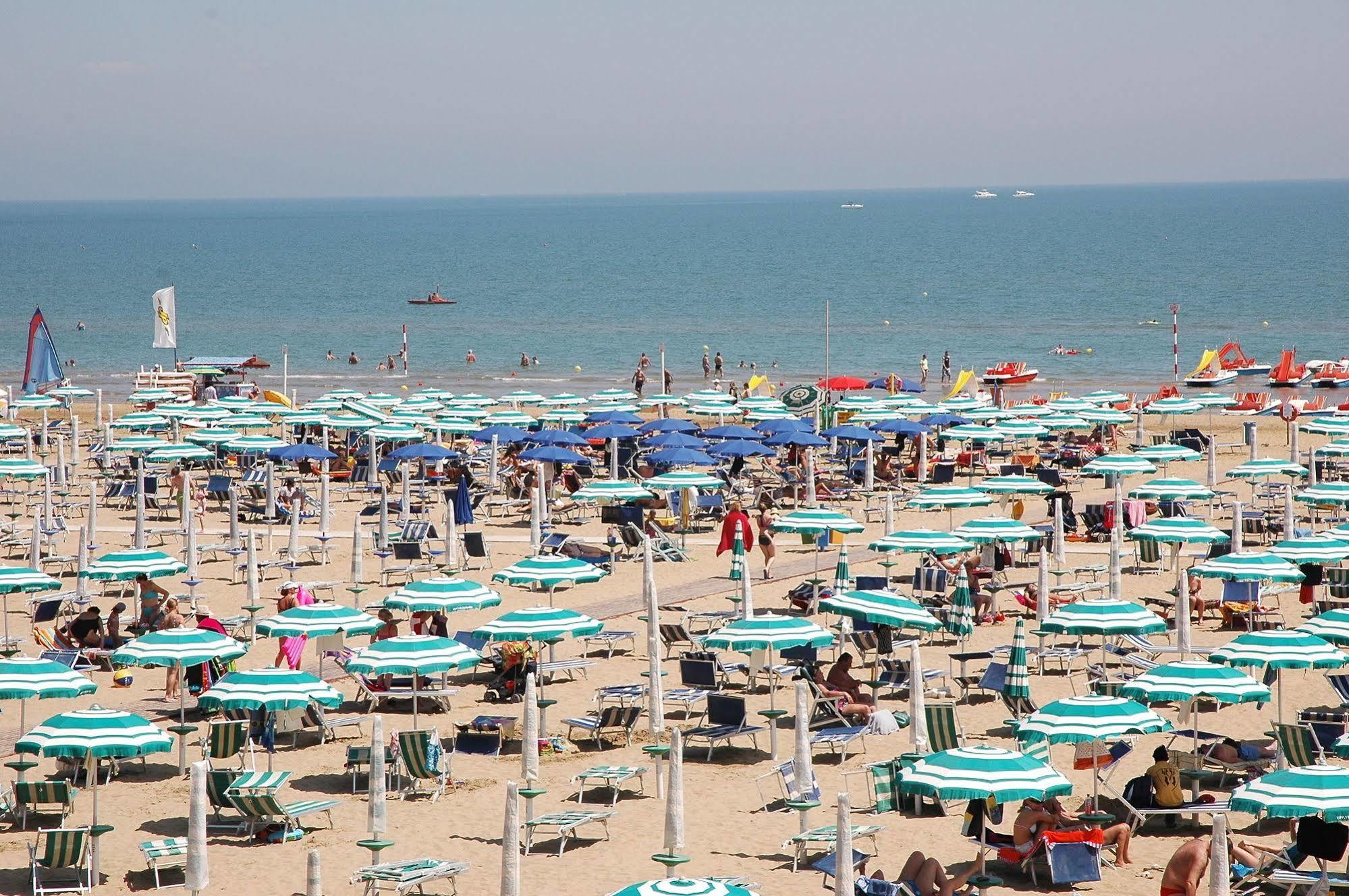 Hotel Gloria Lignano Sabbiadoro Esterno foto