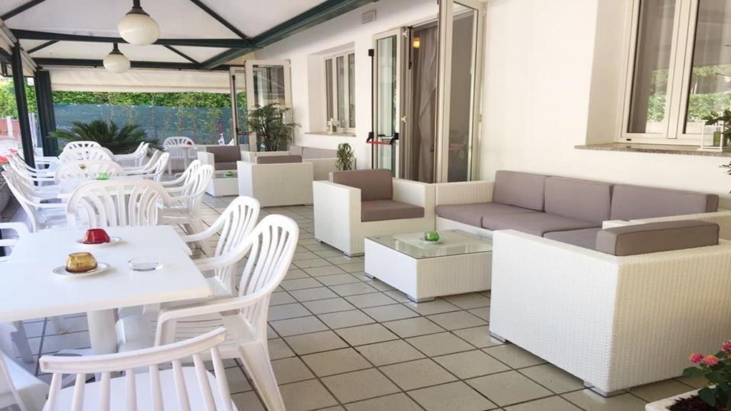 Hotel Gloria Lignano Sabbiadoro Esterno foto